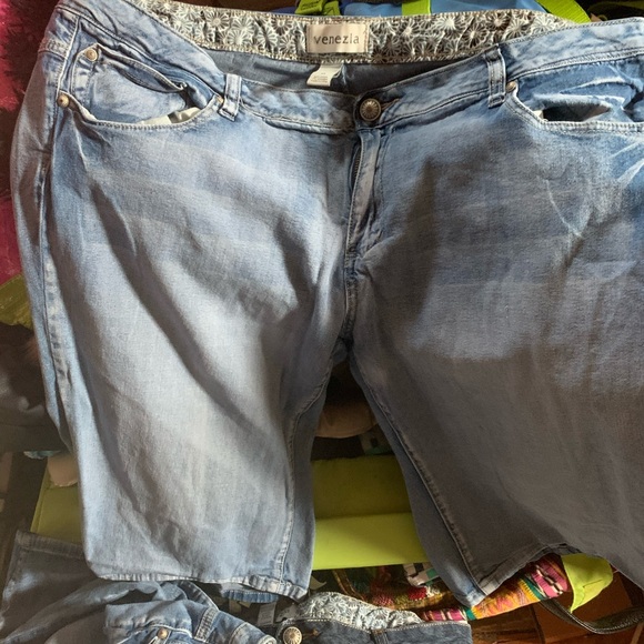 Venezia Bermuda Shorts - Picture 2 of 4